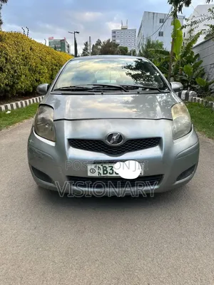 Toyota Yaris 2010 Silver