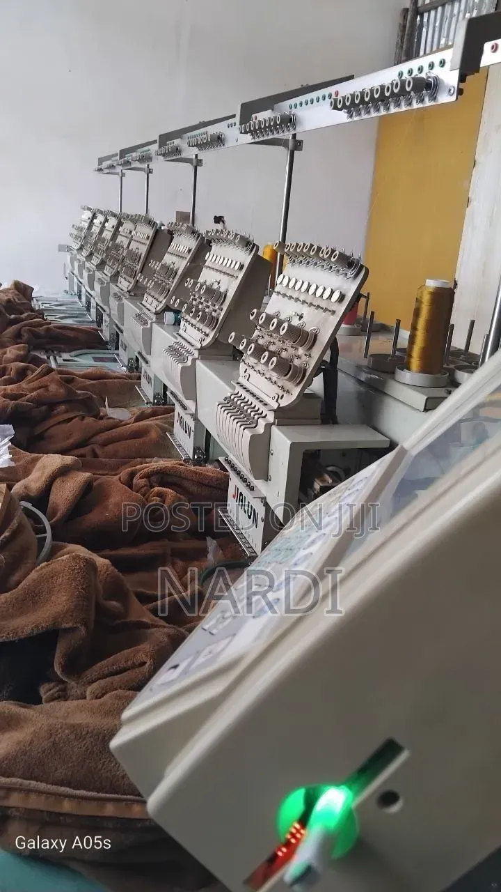 8 Head Embroidery Machine