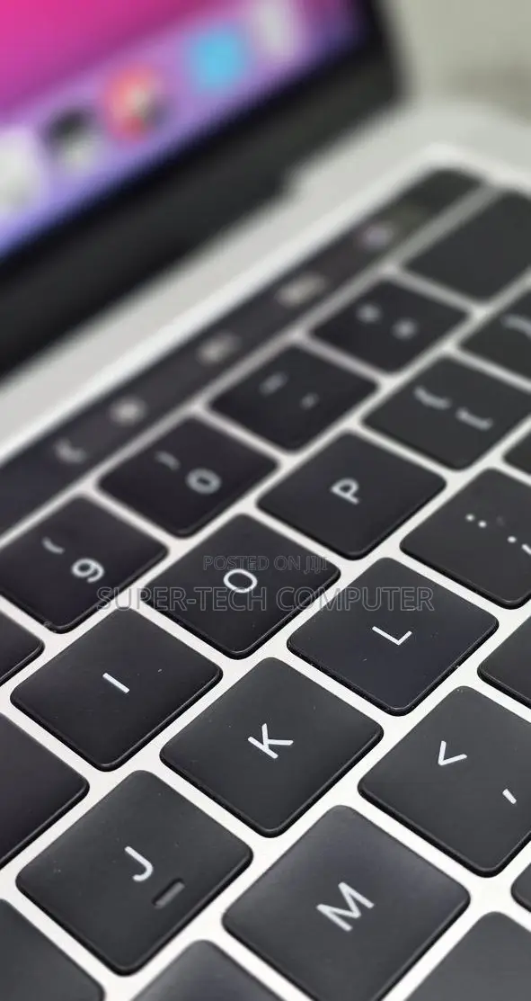New Laptop Apple MacBook Pro 2019 16GB Intel Core i7 SSD 256GB