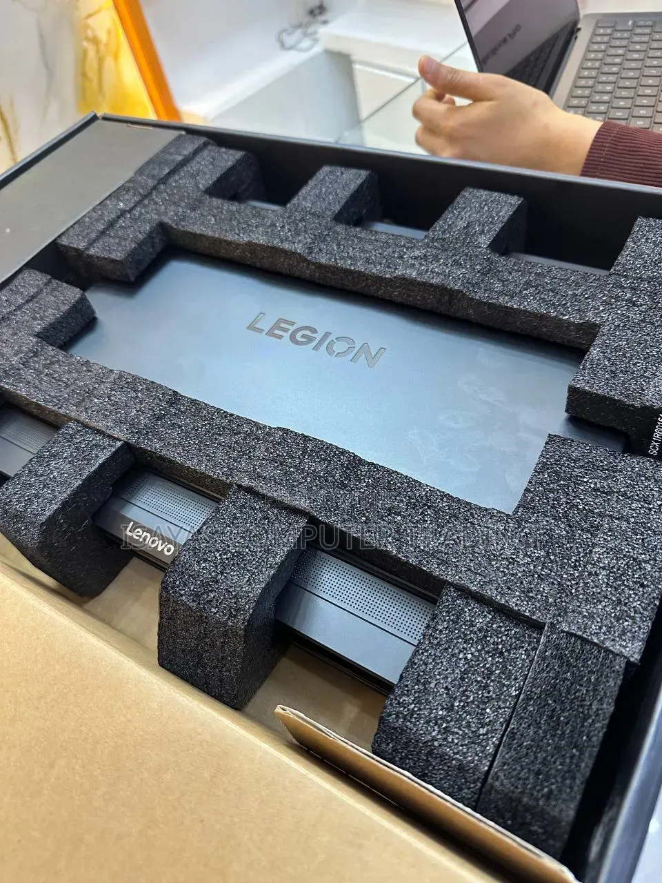 New Laptop Lenovo Legion Pro 7 64GB Intel Core Ultra 9 SSD 2T