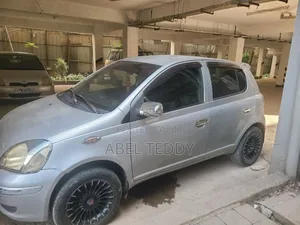 Toyota Vitz 2004 Silver