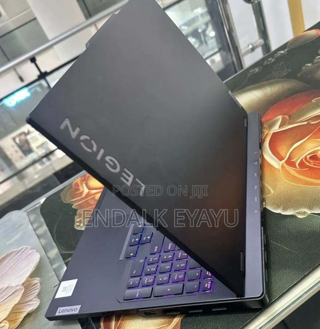 New Laptop Lenovo Legion Pro 7 32GB Intel Core i9 SSD 1T