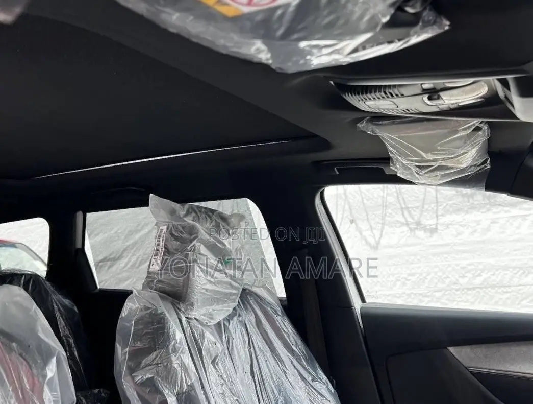 New Peugeot 5008 2023 White