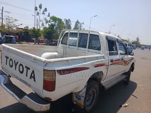 Toyota Hilux 1996 White