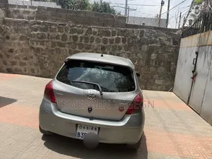 Toyota Yaris 2010 Silver