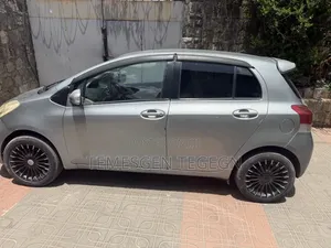 Toyota Yaris 2010 Silver