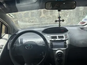 Toyota Yaris 2010 Silver