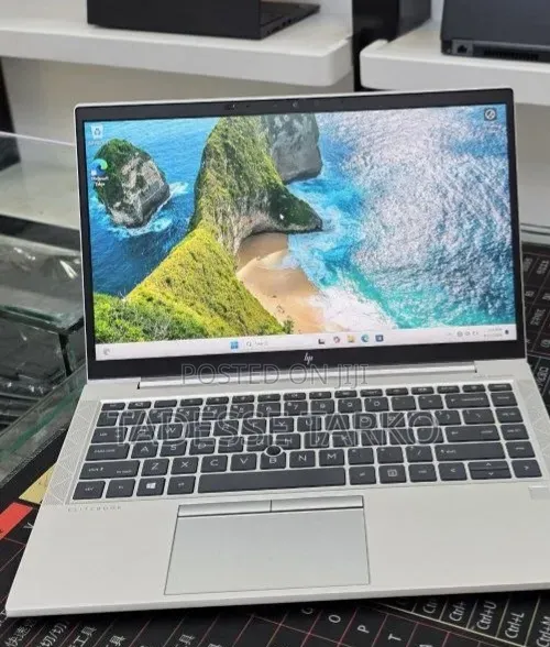 New Laptop HP 16GB AMD Ryzen 5 SSD 512GB