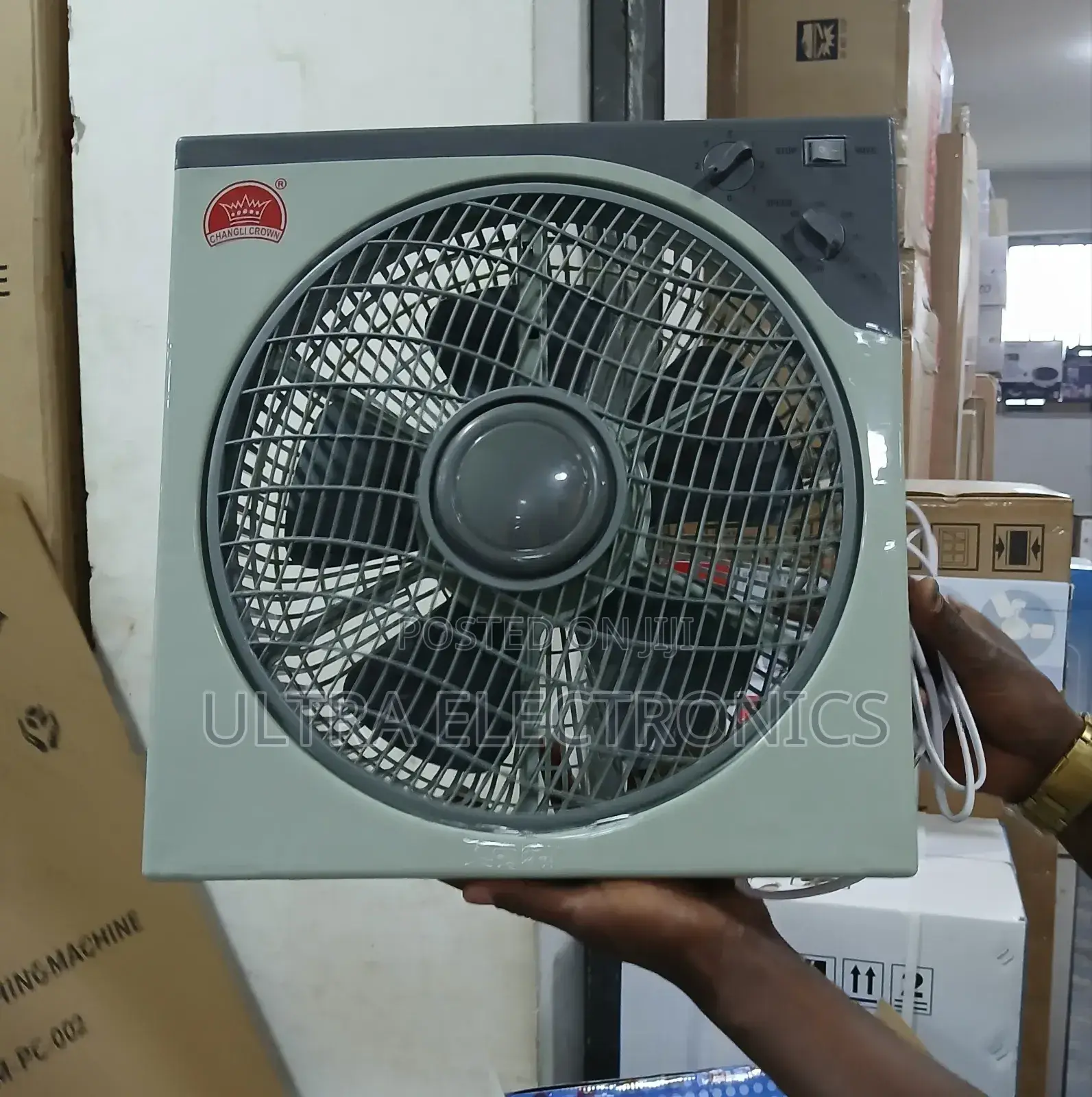 Changli Crown Kyt-30a 12-Inch Box Desk Fan With a Gray Plastic Casing