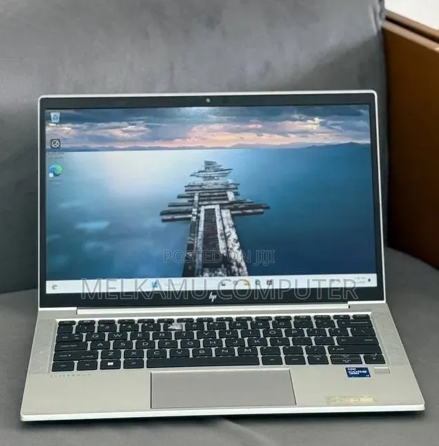New Laptop HP EliteBook 830 G8 8GB Intel Core i7 SSD 512GB