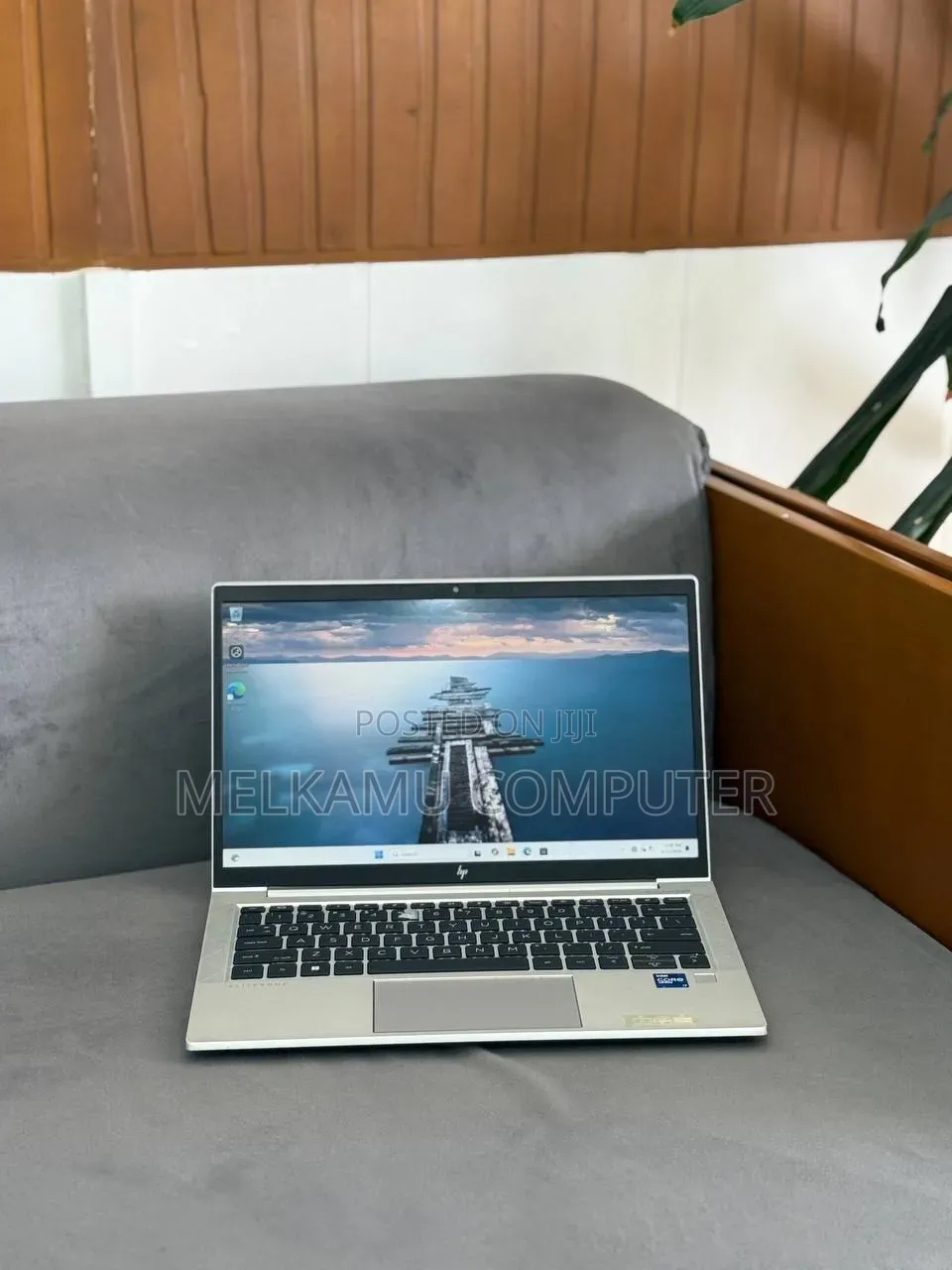 New Laptop HP EliteBook 830 G8 8GB Intel Core i7 SSD 512GB