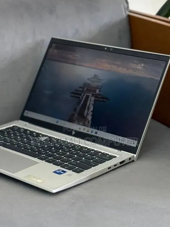 New Laptop HP EliteBook 830 G8 8GB Intel Core i7 SSD 512GB