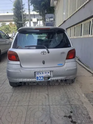 Toyota Vitz 2002 Silver
