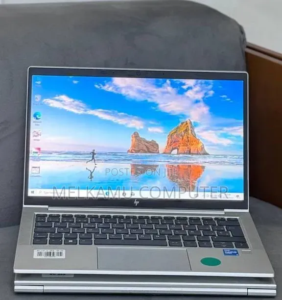 New Laptop HP EliteBook 830 G8 8GB Intel Core i5 SSD 512GB