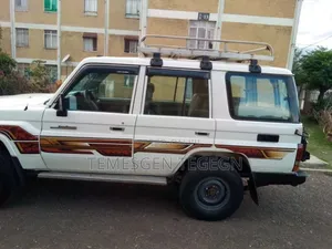 Toyota Land Cruiser 2011 White