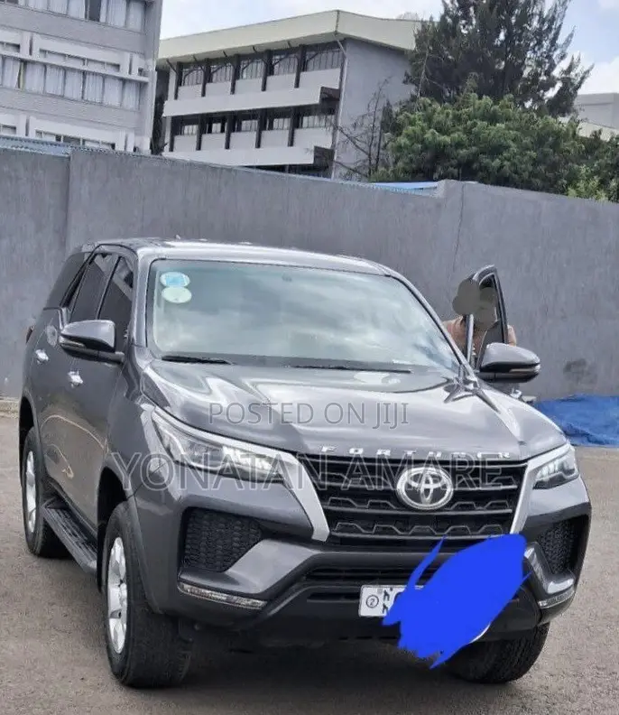 Toyota Fortuner 2022 Gray