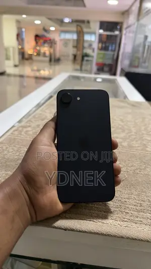 Apple iPhone 16e 128 GB Black
