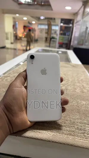 Apple iPhone XR 64 GB White
