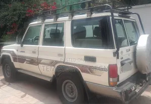 Toyota Land Cruiser 2011 White