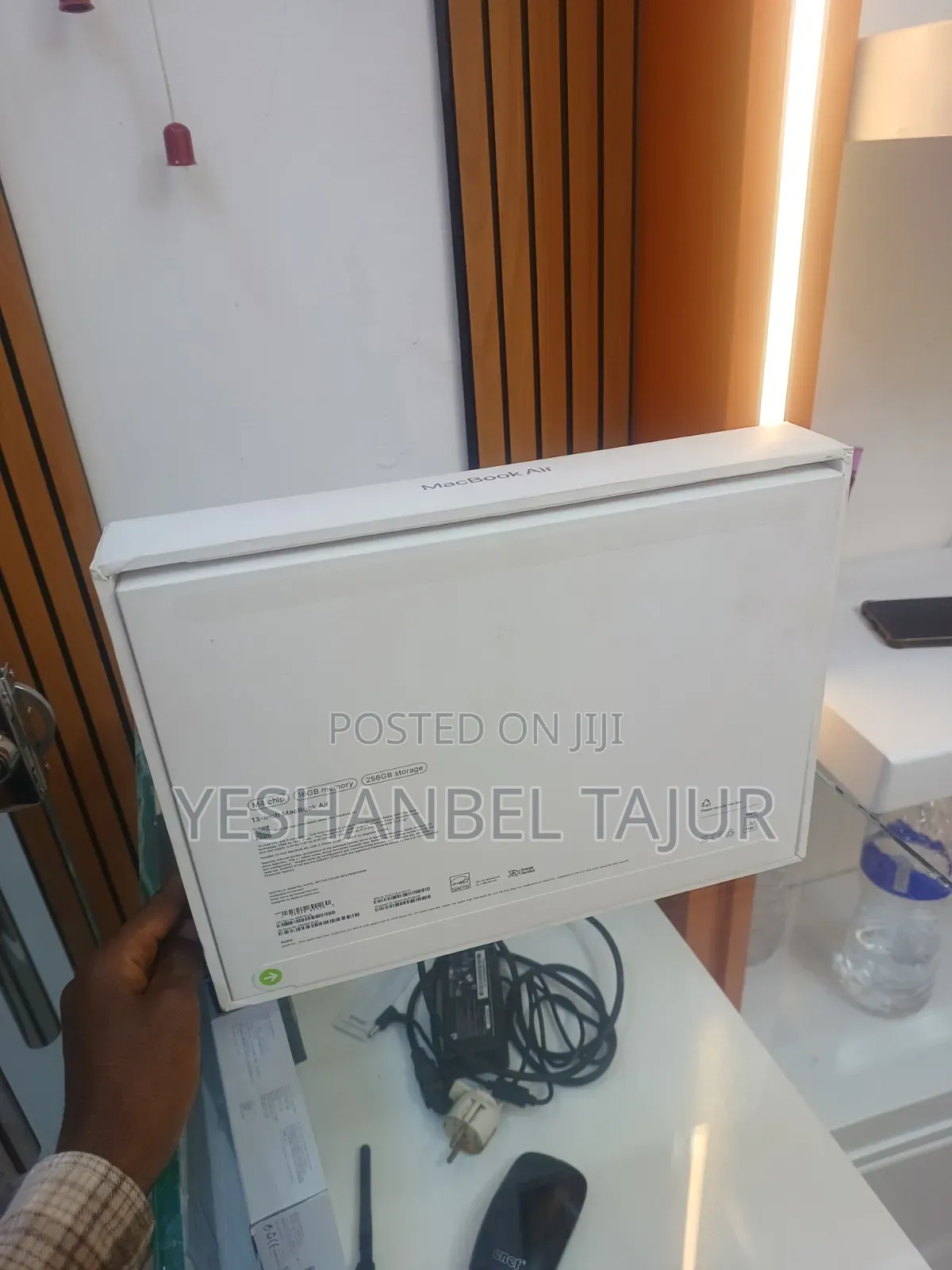 New Laptop Apple MacBook Air 2025 M4 13-inch 16GB Apple M4 SSD 256GB