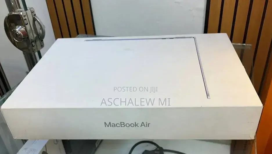 New Laptop Apple MacBook Air 2025 M4 13-inch 16GB Apple M4 SSD 256GB