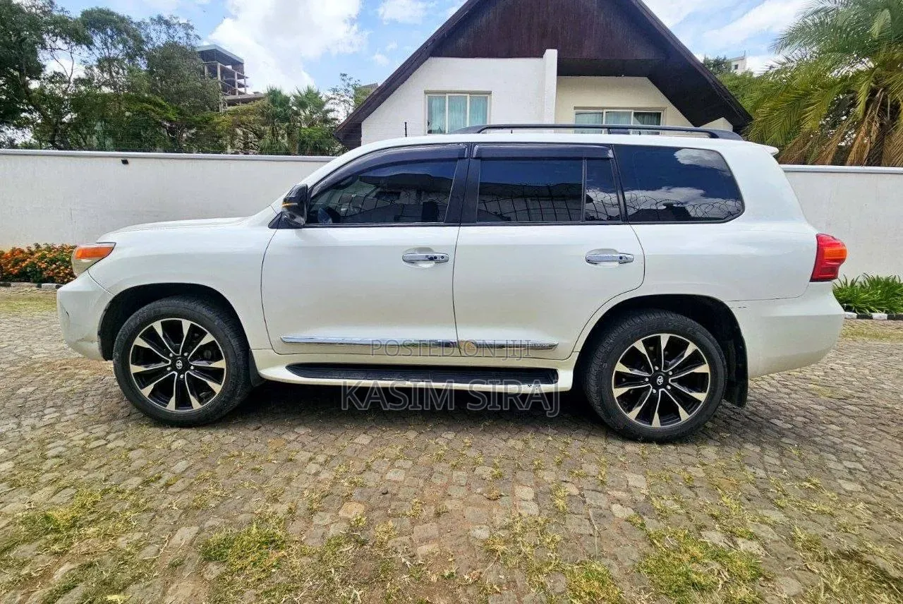 Toyota Land Cruiser 4.5 V8 GX-R 2015 White
