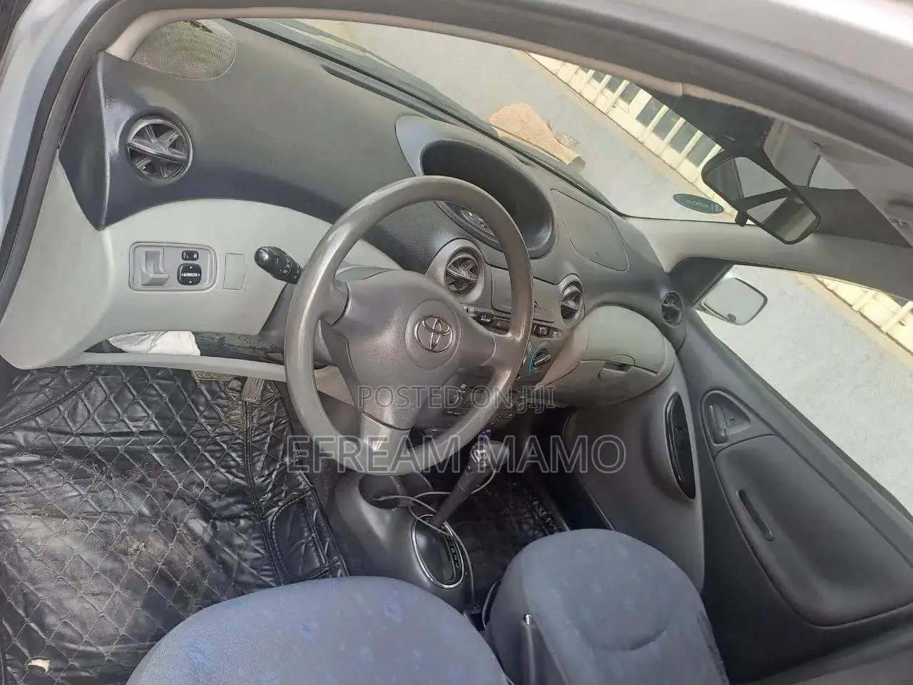 Toyota Vitz 2002 Silver