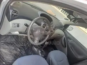 Toyota Vitz 2002 Silver