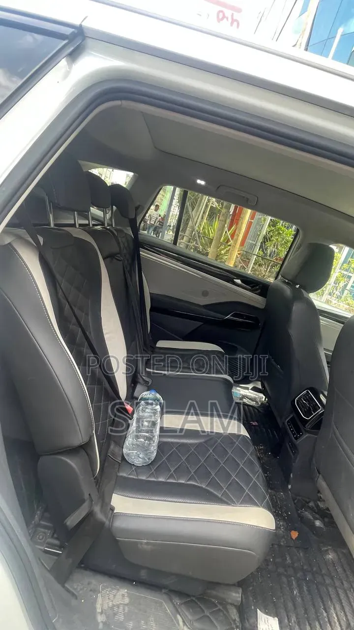 Volkswagen ID.6 2023 White