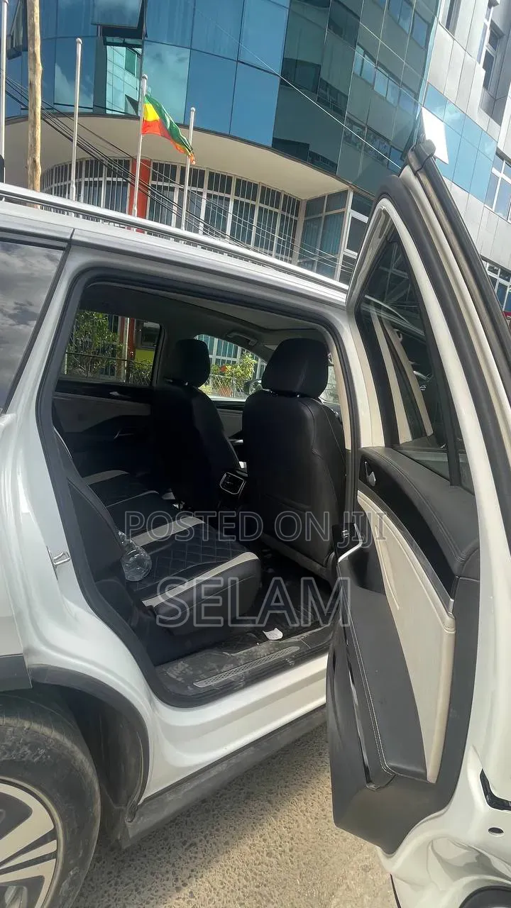 Volkswagen ID.6 2023 White