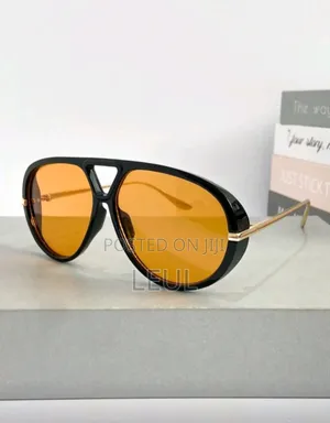 Fashionable Oversized Sunglasses