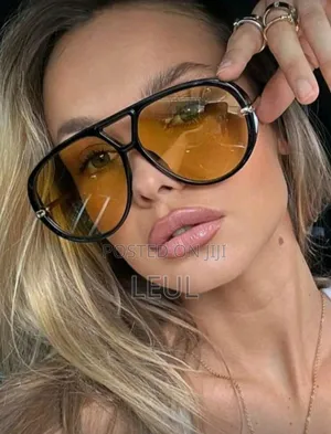Fashionable Oversized Sunglasses