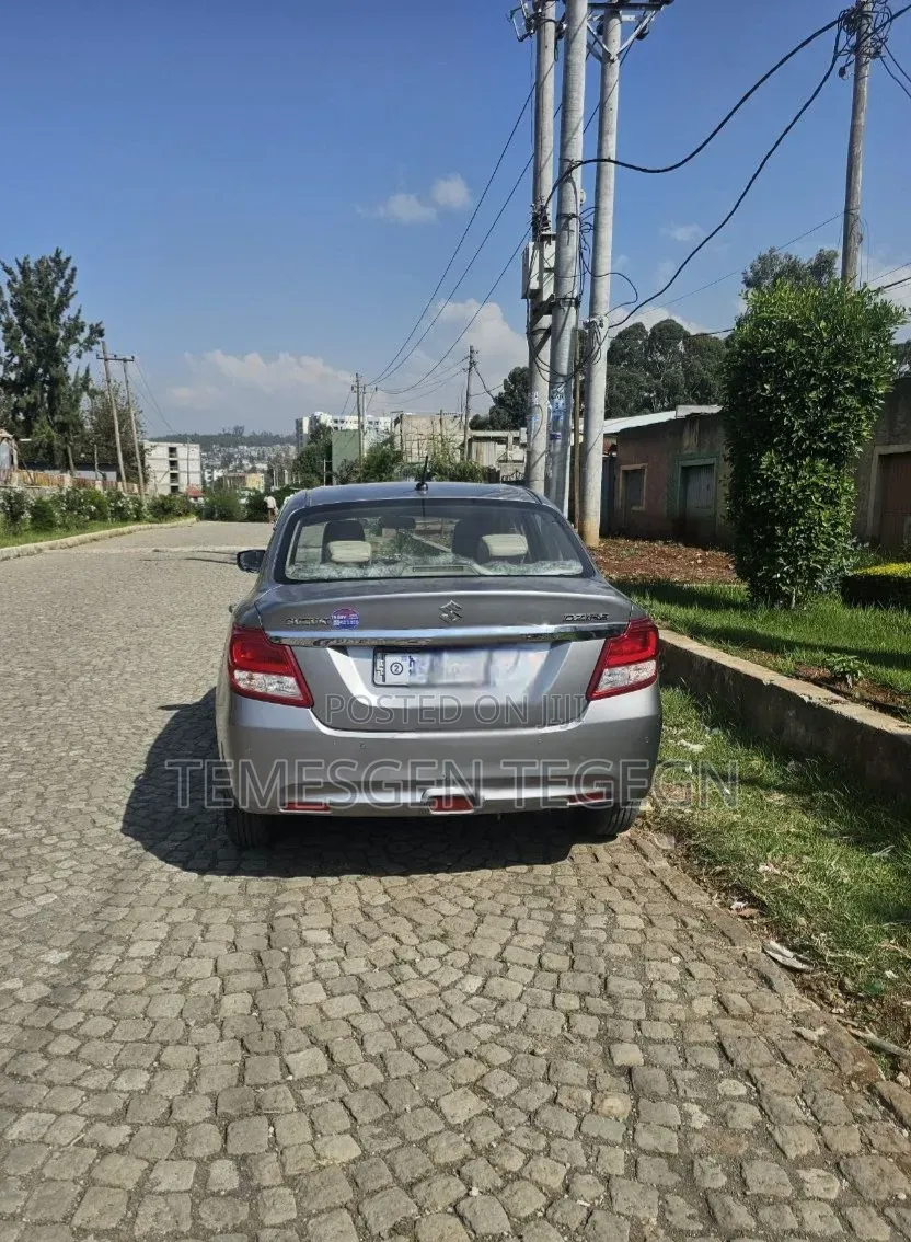 Suzuki Dzire 2022 Silver