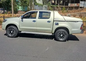 Toyota Hilux 2012 Silver