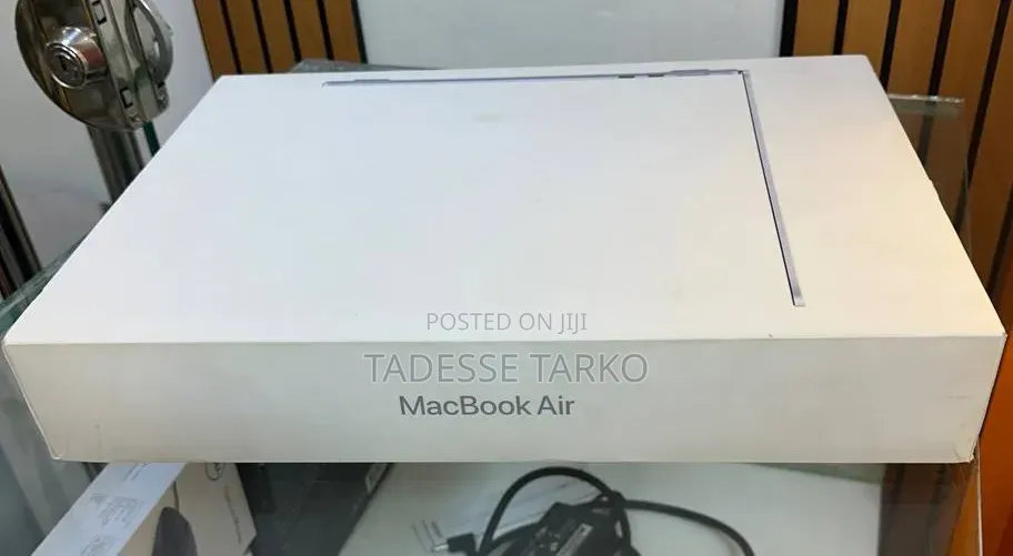 New Laptop Apple MacBook Air 2025 M4 13-inch 16GB Apple M4 SSD 256GB