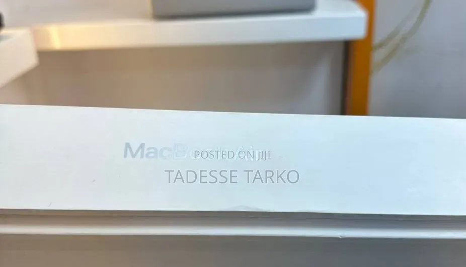 New Laptop Apple MacBook Air 2025 M4 13-inch 16GB Apple M4 SSD 256GB