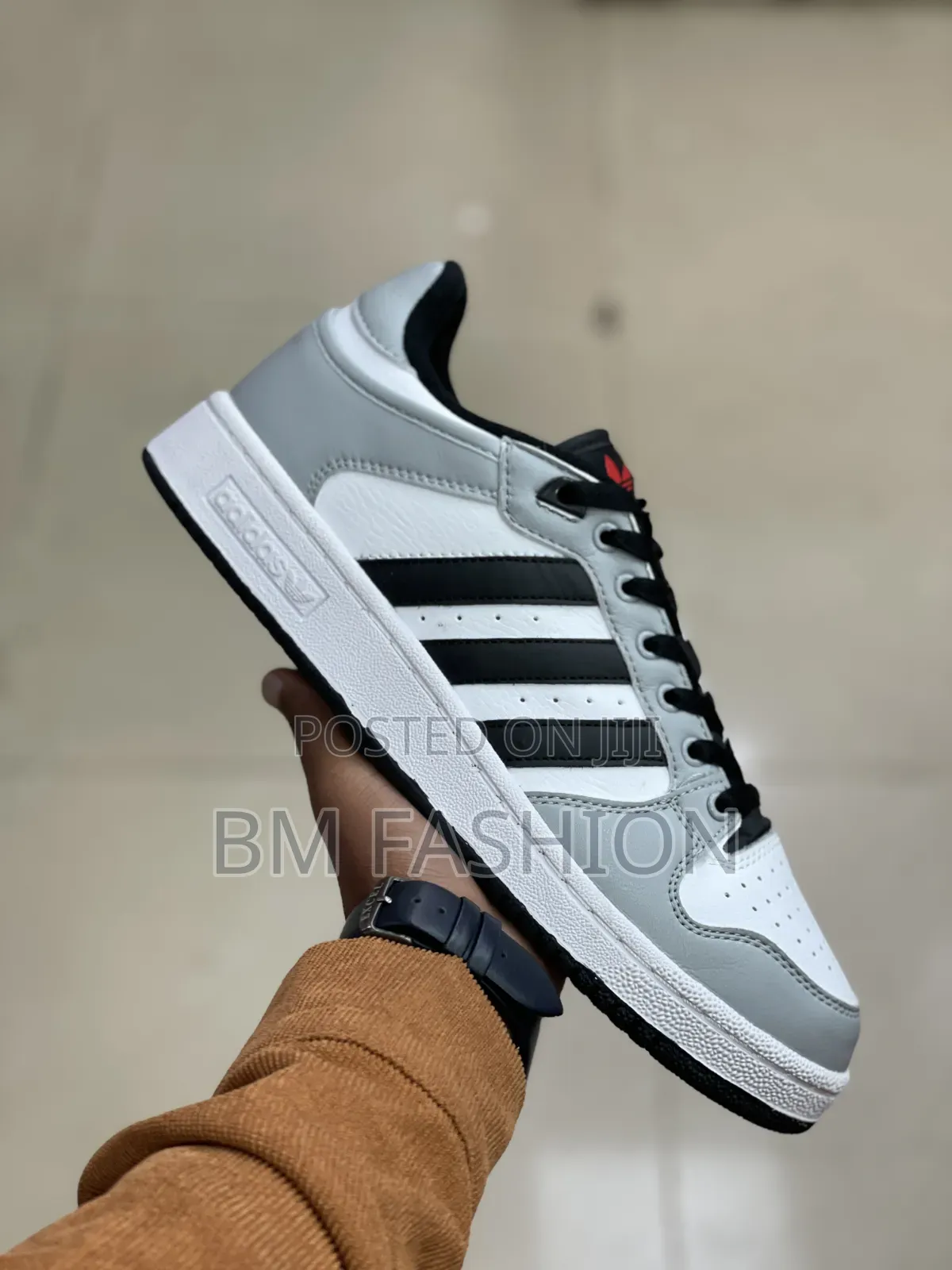 Adidas Court Low: Monochrome Legend