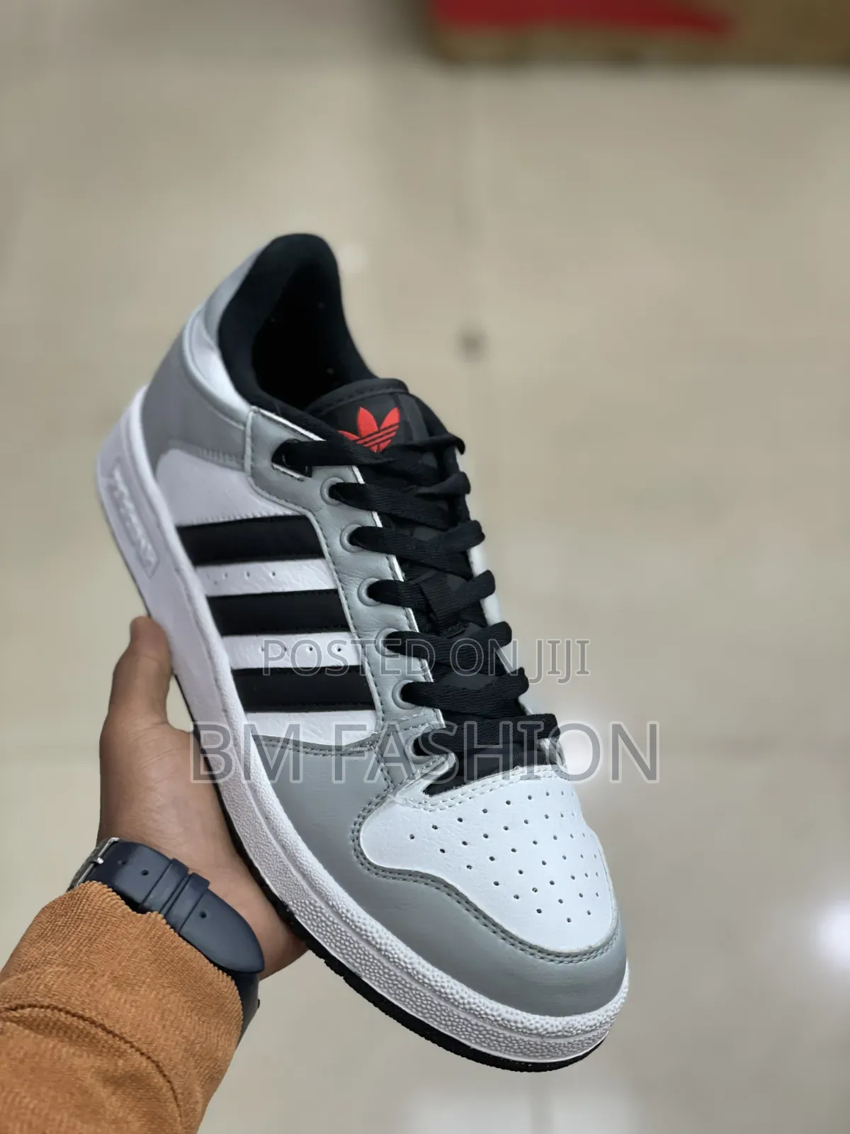 Adidas Court Low: Monochrome Legend