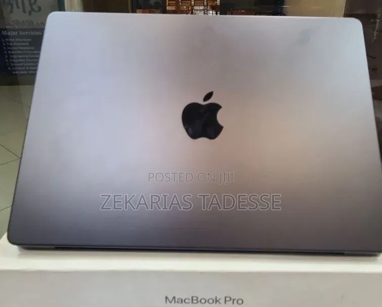New Laptop Apple MacBook Pro 2025 M5 14-inch 16GB Apple M5 SSD 512GB