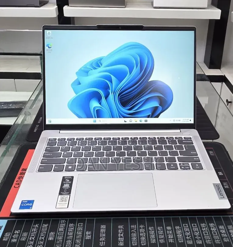 New Laptop Lenovo 16GB Intel Core i5 SSD 512GB