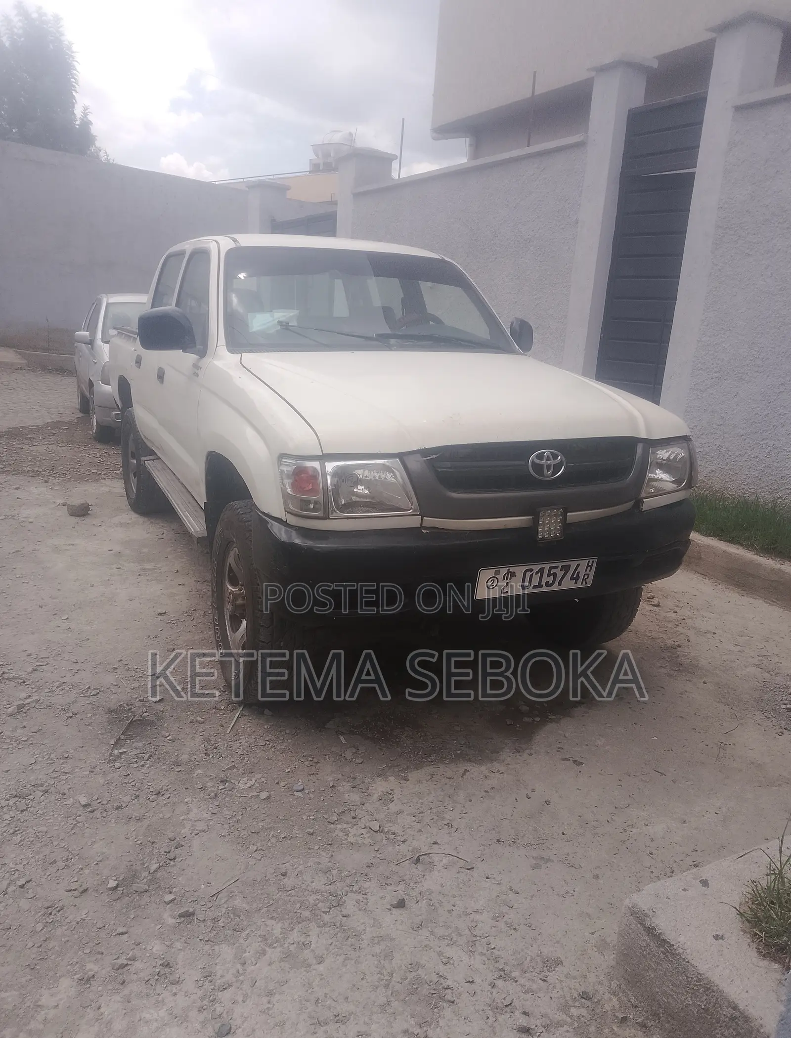 Toyota Hilux 2000 White