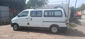 Toyota HiAce 1998 White