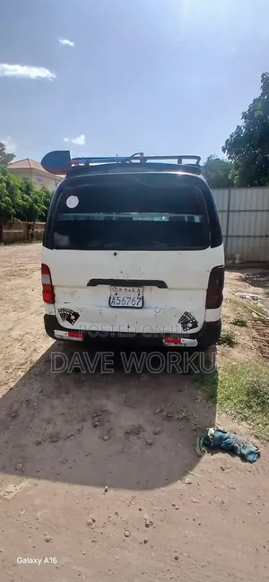 Toyota HiAce 1998 White