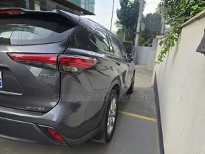 Toyota Highlander Limited AWD 2024 Gray