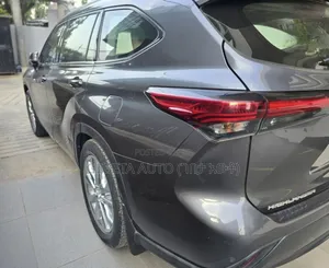 Toyota Highlander Limited AWD 2024 Gray