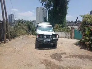 Toyota Land Cruiser 2006 White