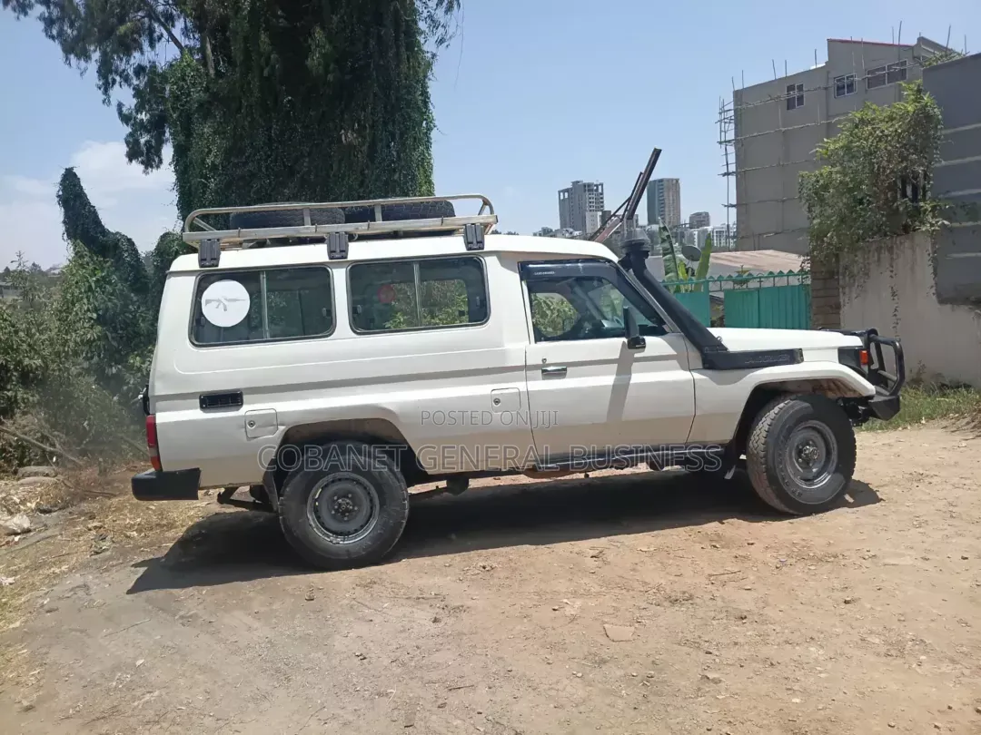 Toyota Land Cruiser 2006 White