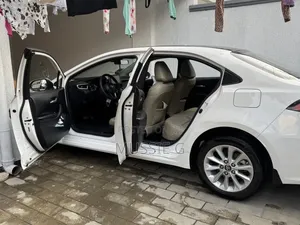 Toyota Corolla LE 2022 White