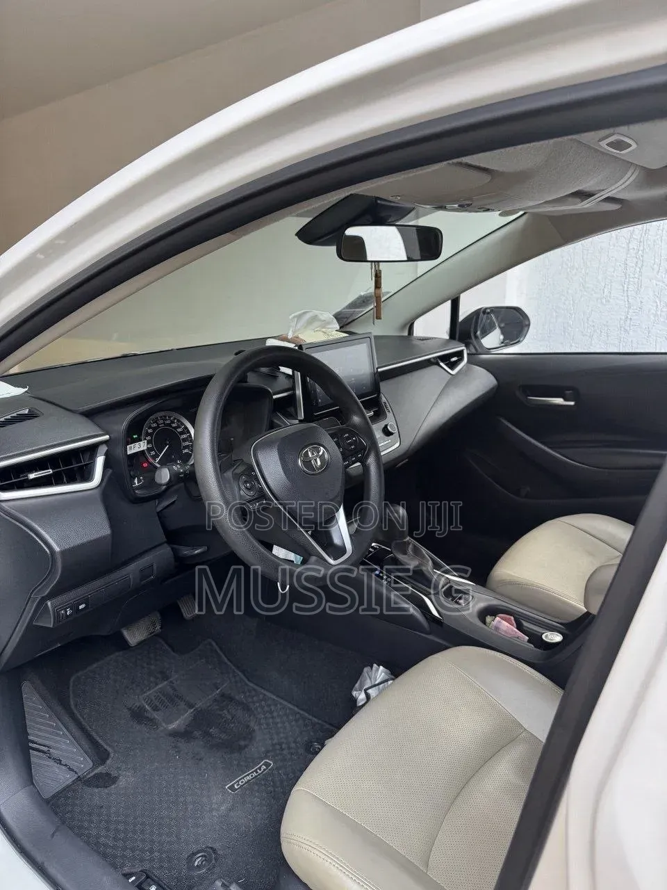 Toyota Corolla LE 2022 White