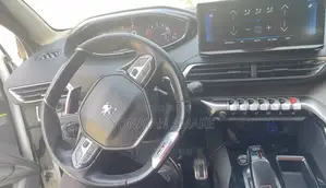 Peugeot 5008 2022 White